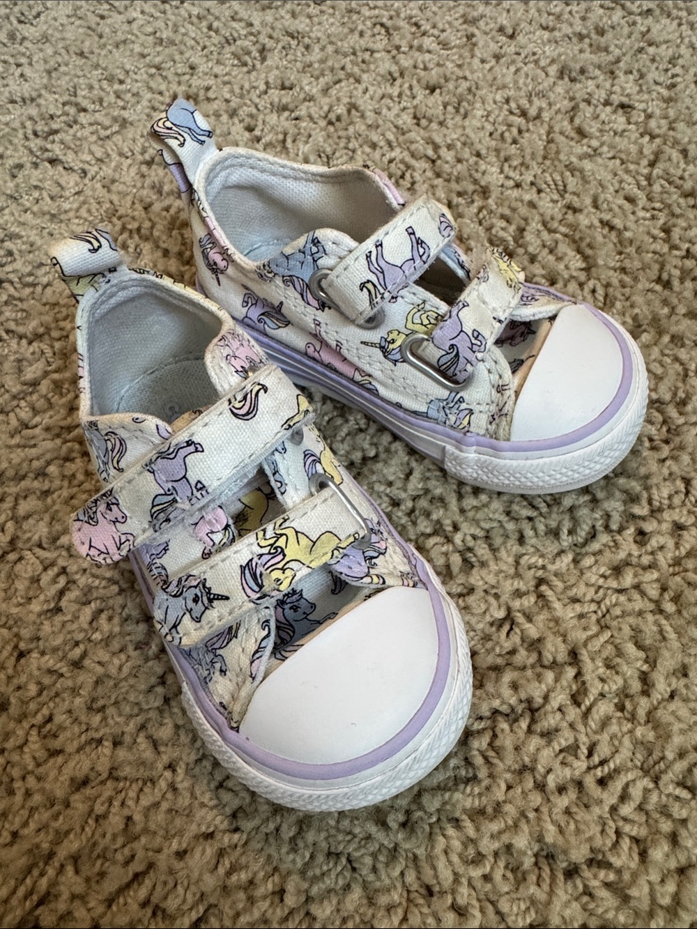 Converse Kids Unicorn Print Canvas Strap Sneakers in Size 4